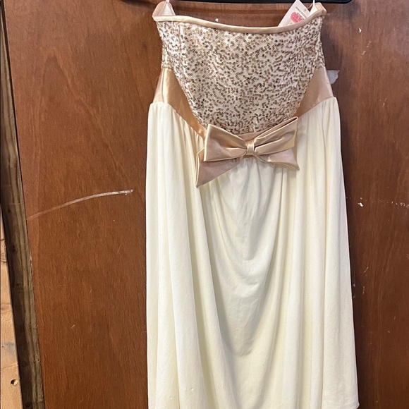 Jessica McClintock Dresses & Skirts - Jessica McClintock Cream and Gold Dress